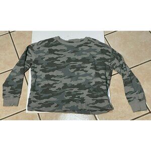 Universal Threads sweater womens small long sleeve camo green